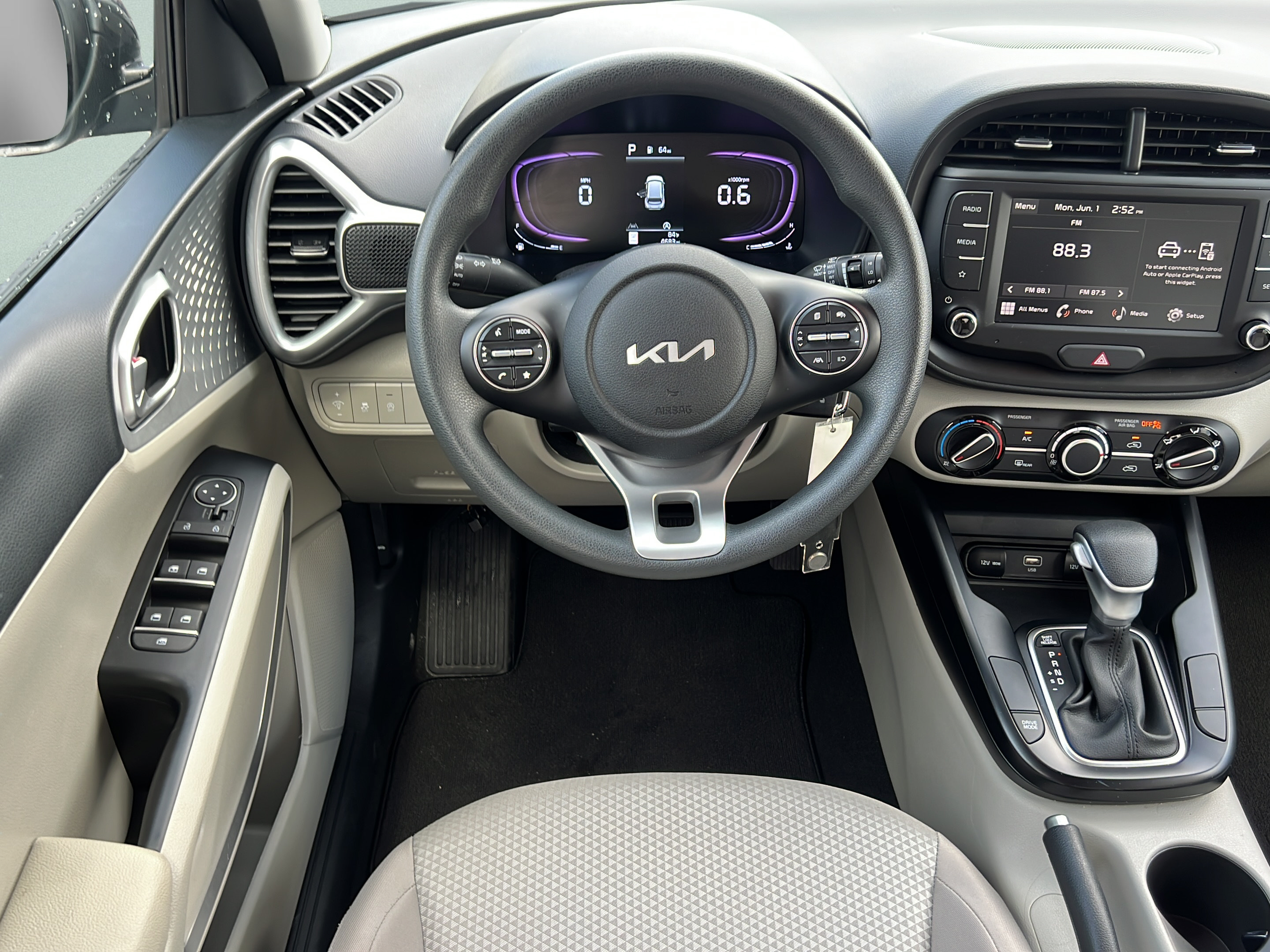 Certified 2025 Kia Soul LX w/ LX Technology Package FWD image 12