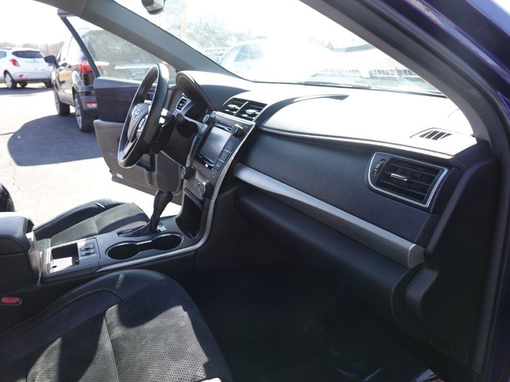 Used 2015 Toyota Camry XSE w/ Moonroof Package image 32