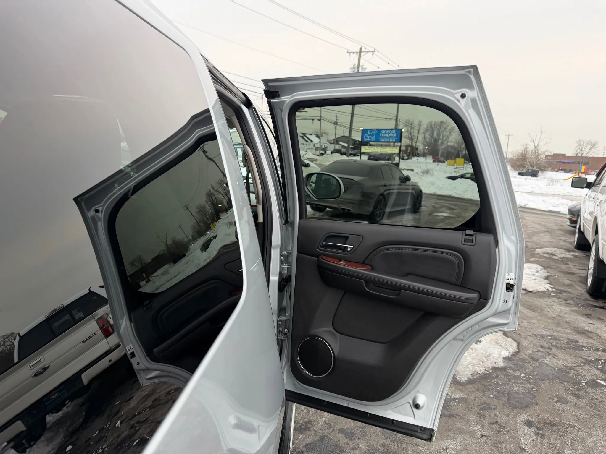 Used 2012 Cadillac Escalade Luxury image 44