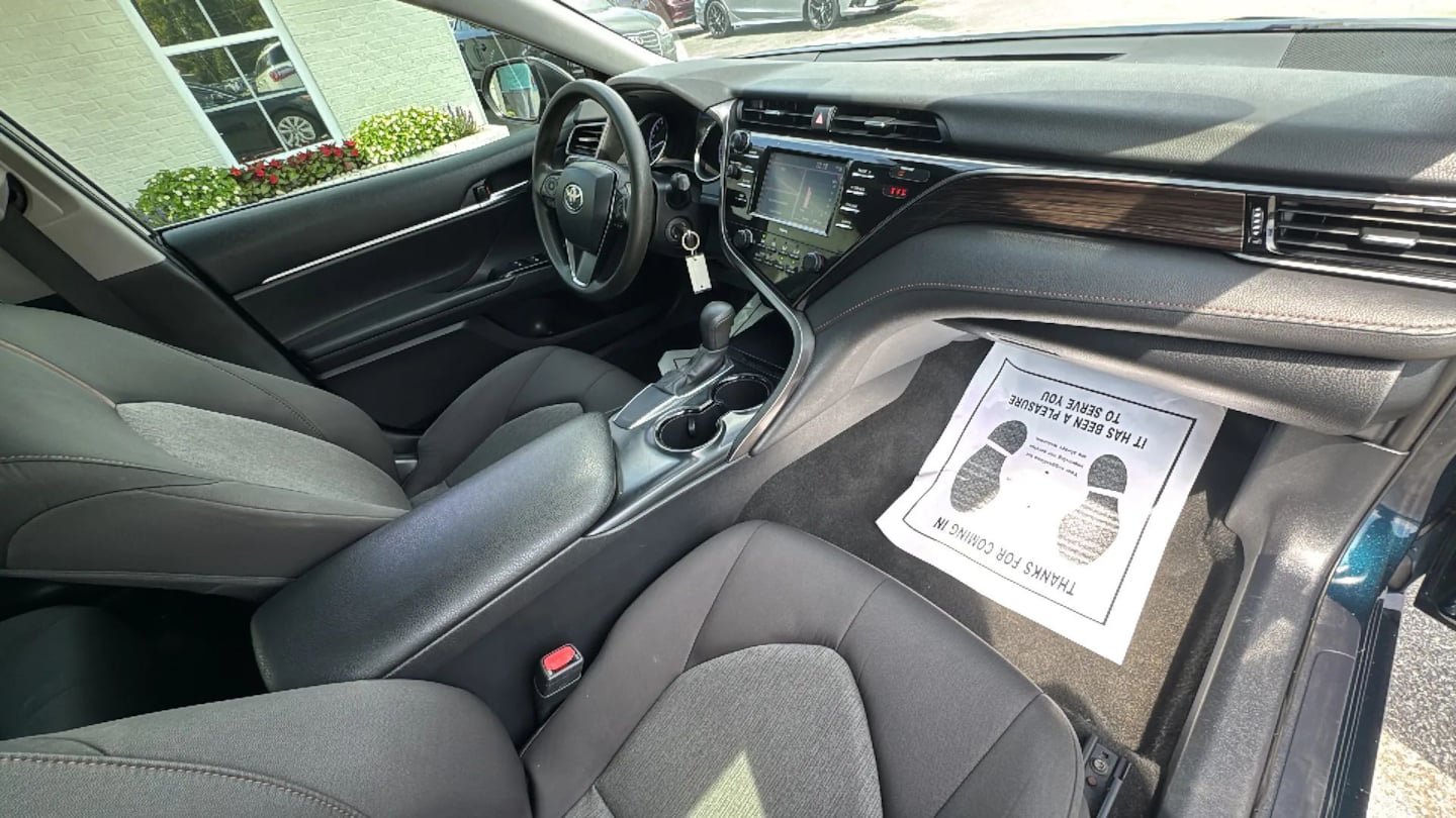 Used 2020 Toyota Camry LE FWD image 29