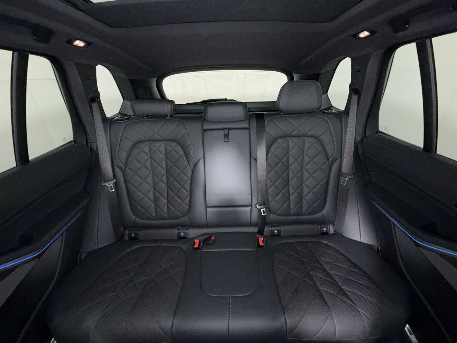 Used 2025 BMW X5 xDrive50e w/ M Sport Package AWD/4WD image 25