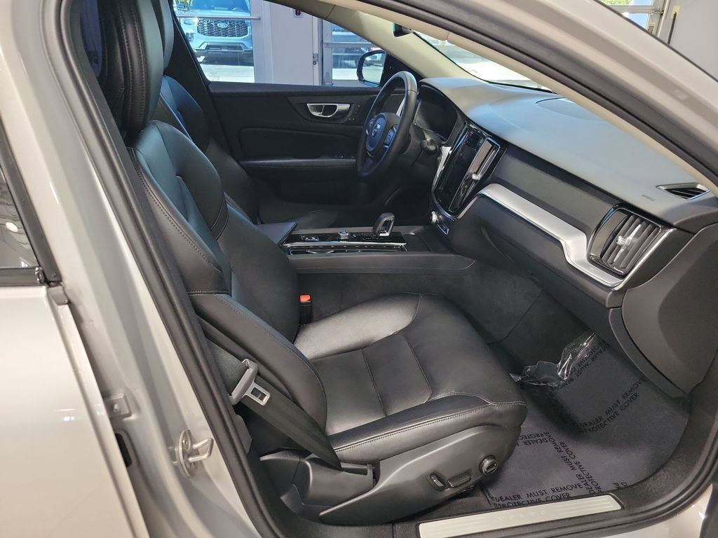Used 2024 Volvo S60 B5 Core image 8