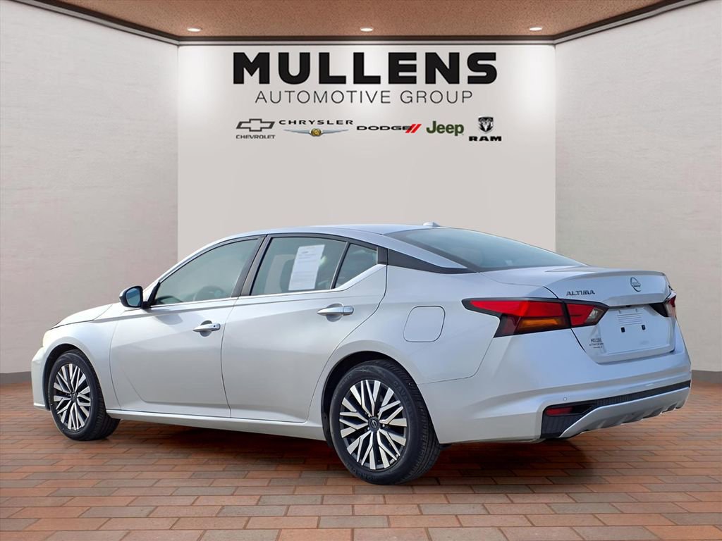 Used 2024 Nissan Altima 2.5 SV FWD image 7