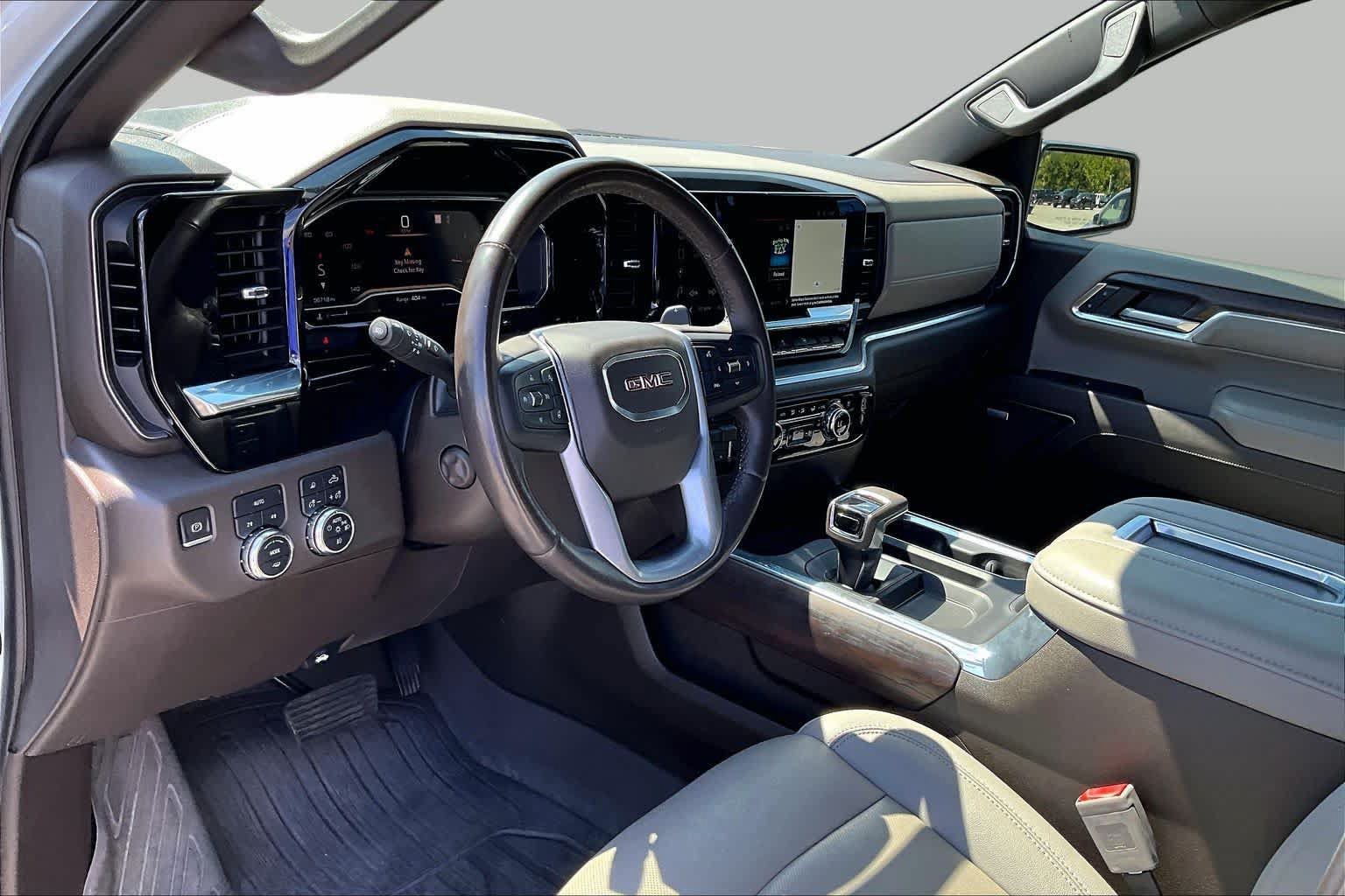 Used 2022 GMC Sierra 1500 SLT w/ SLT Convenience Package AWD/4WD image 16