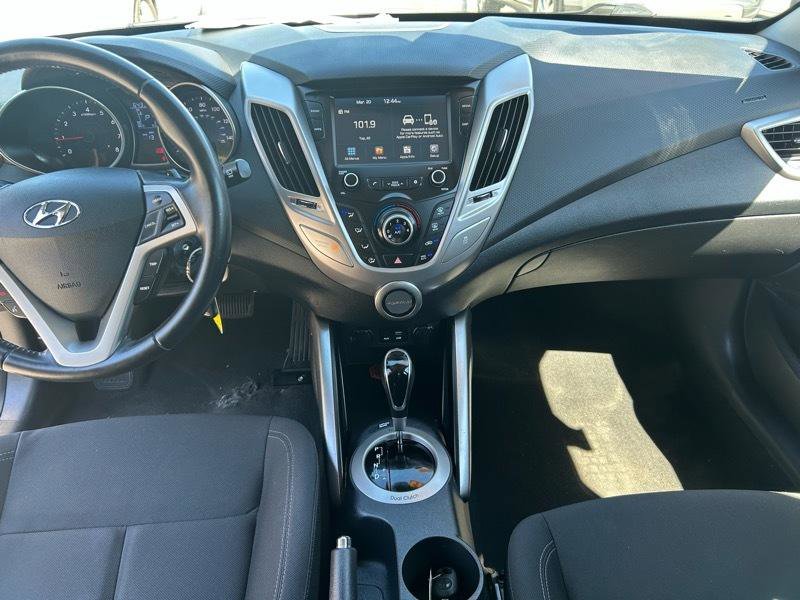 Used 2017 Hyundai Veloster 3dr Cpe Auto image 11