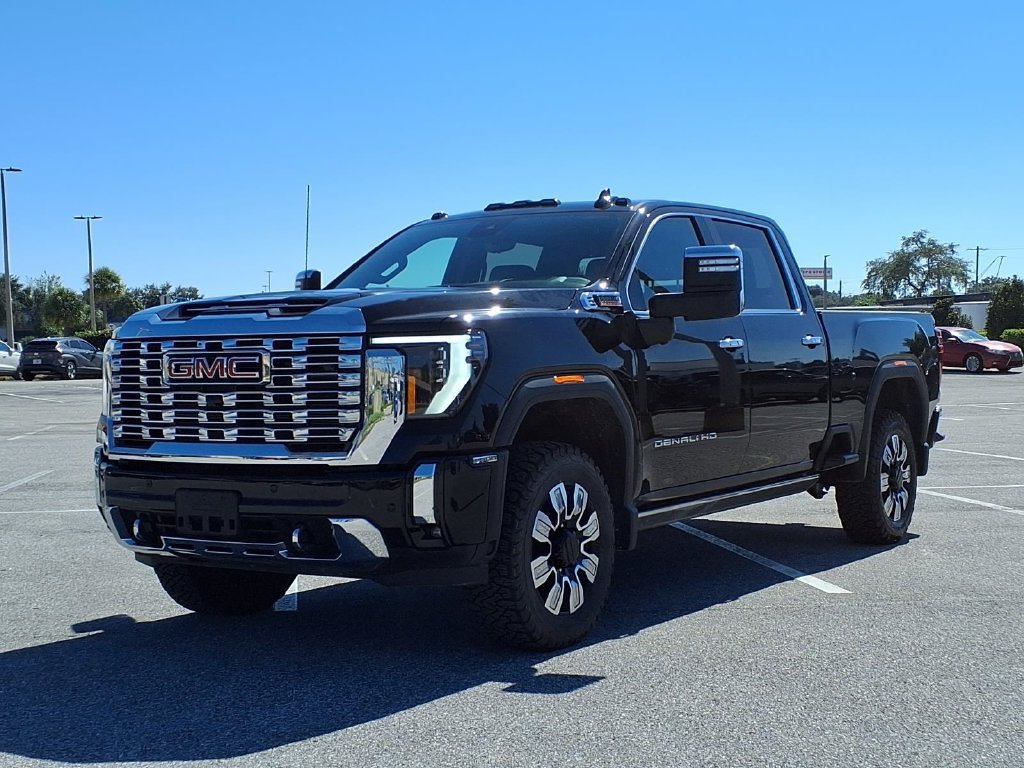 Used 2024 GMC Sierra 2500 Denali w/ Technology Package AWD/4WD image 3