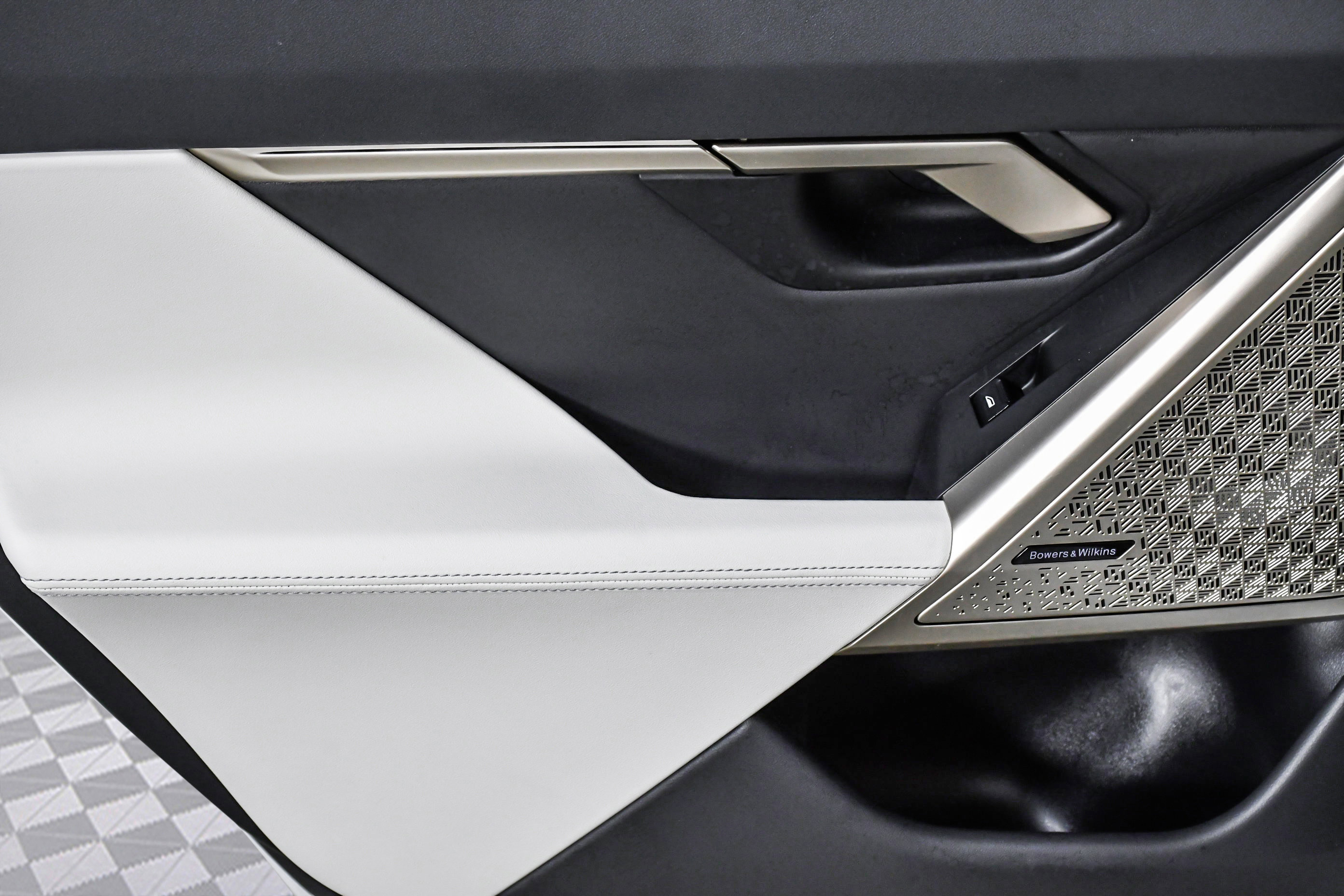 Used 2025 BMW i5 eDrive40i w/ Executive Package image 24