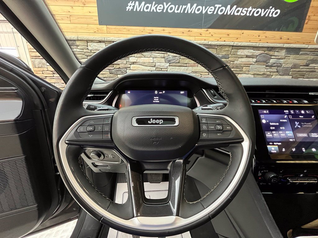 Used 2023 Jeep Grand Cherokee Laredo w/ Luxury Tech Group I AWD/4WD image 29