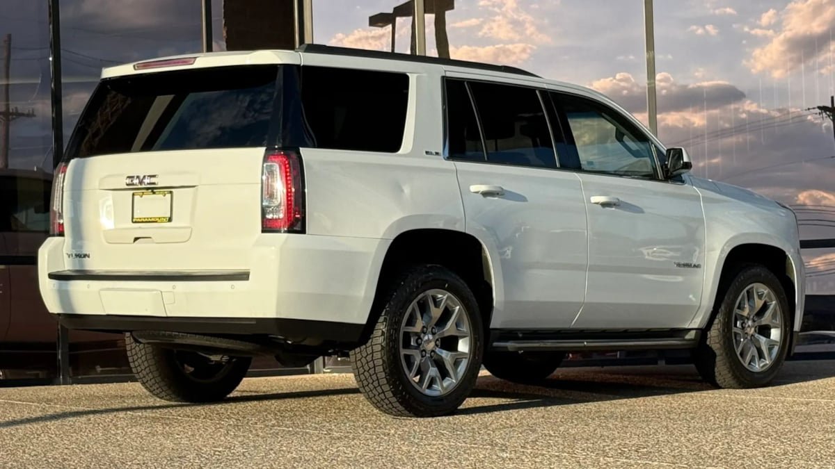 Used 2016 GMC Yukon SLE w/ Convenience Package AWD/4WD image 12