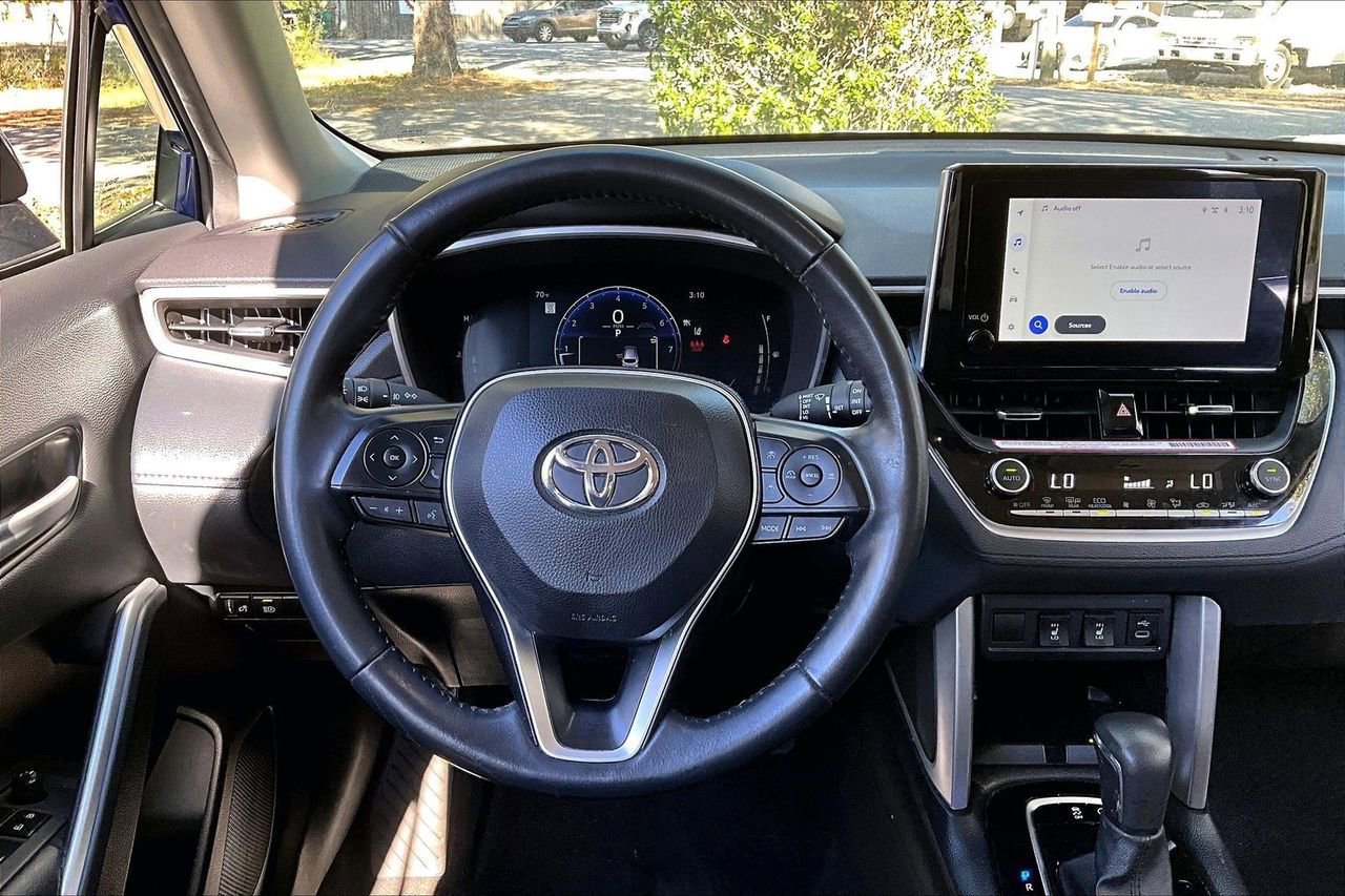 Used 2024 Toyota Corolla Cross XLE image 8