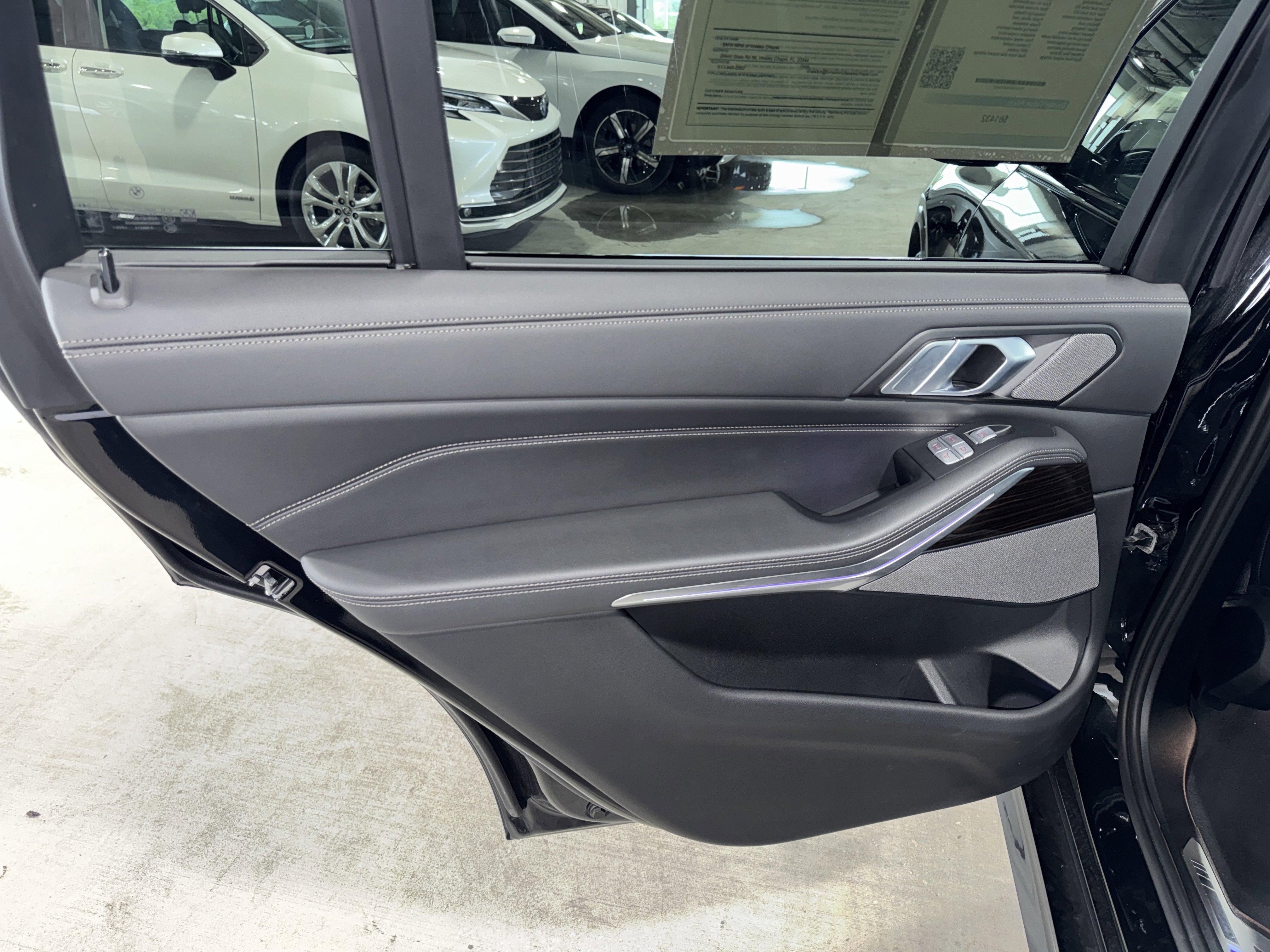 Certified 2025 BMW X7 xDrive40i w/ M Sport Package image 17