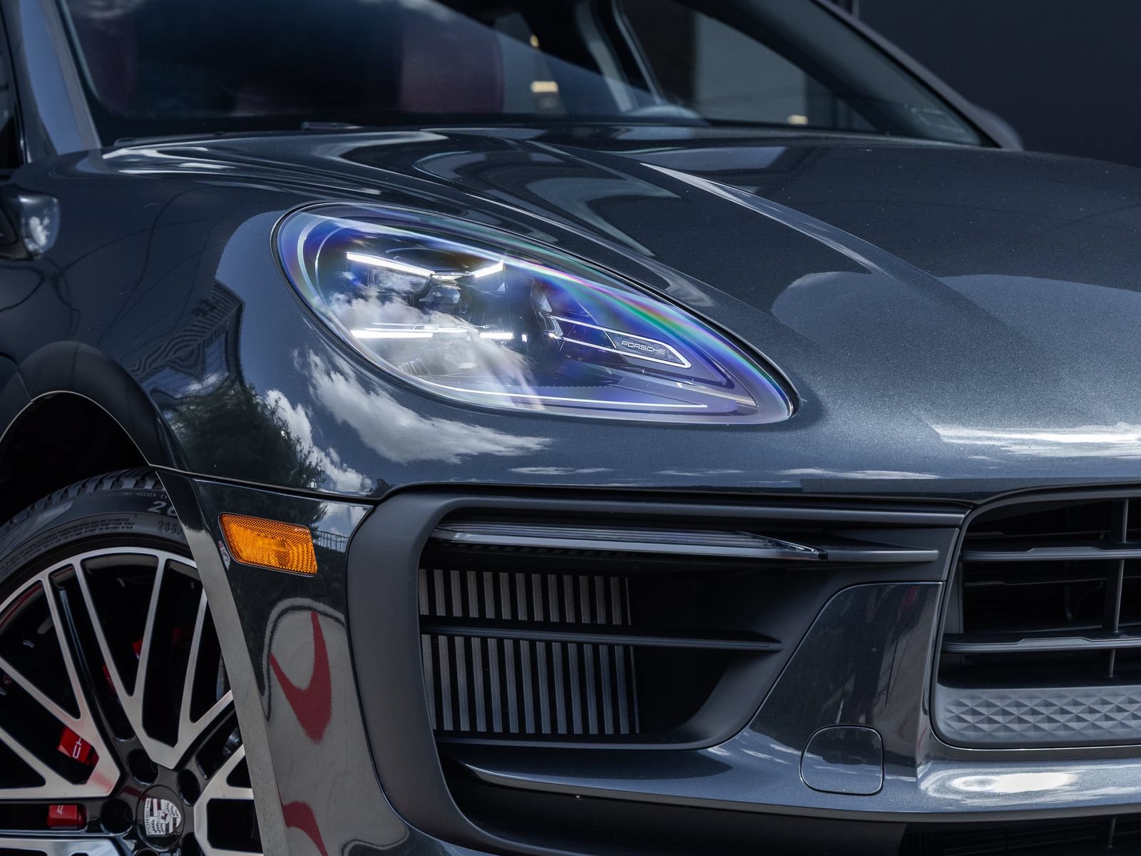 Certified 2024 Porsche Macan S AWD/4WD image 20