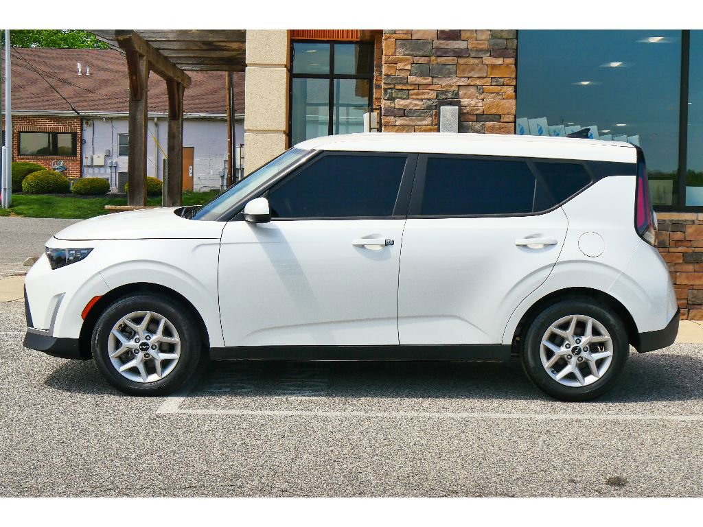 Used 2023 Kia Soul LX w/ LX Technology Package FWD image 6