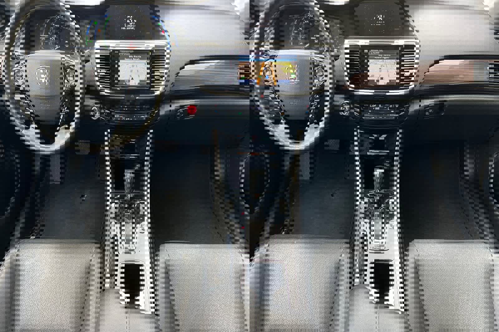 Used 2017 Honda Accord Touring image 4