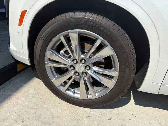 Used 2023 Cadillac XT6 Premium Luxury w/ Technology Package FWD image 9
