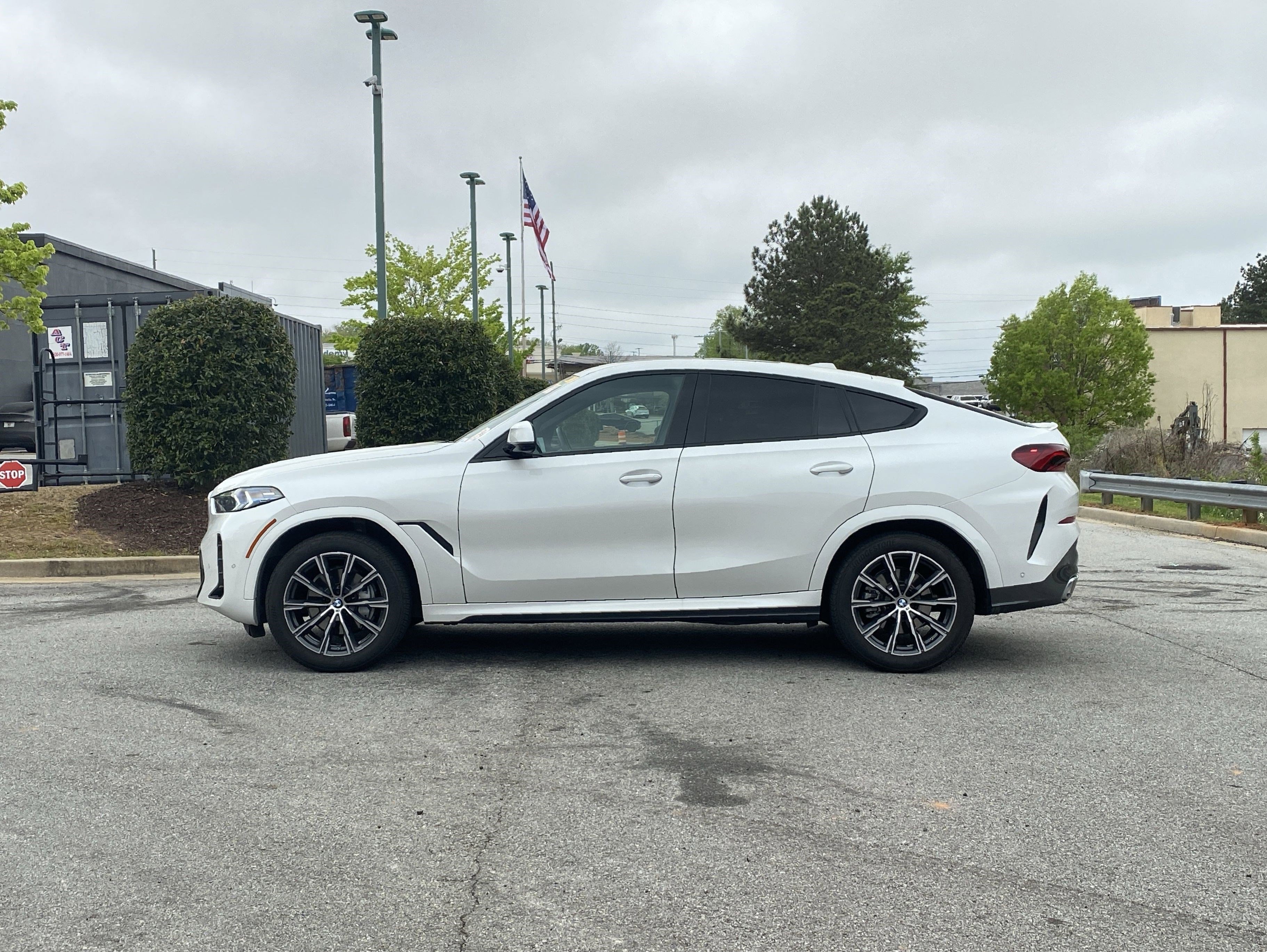 Used 2024 BMW X6 xDrive40i w/ Parking Assistance Package image 14