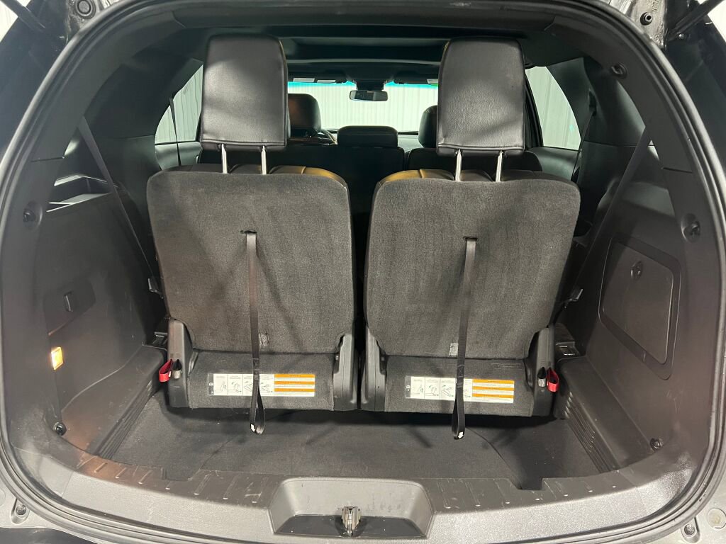 Used 2015 Ford Explorer XLT w/ Equipment Group 202A image 8