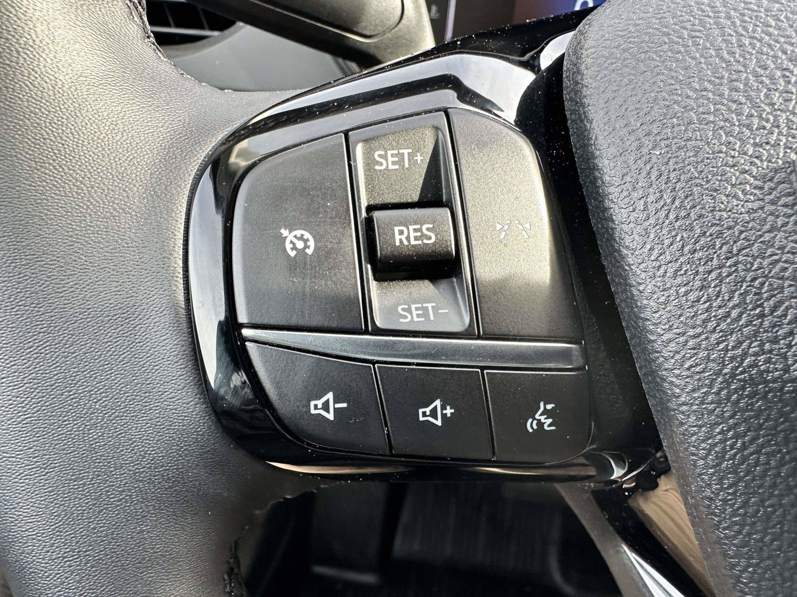 Used 2025 Ford Escape Active w/ Cold Weather Package FWD image 17
