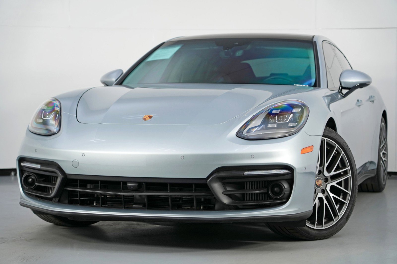 Used 2023 Porsche Panamera Platinum Edition image 3
