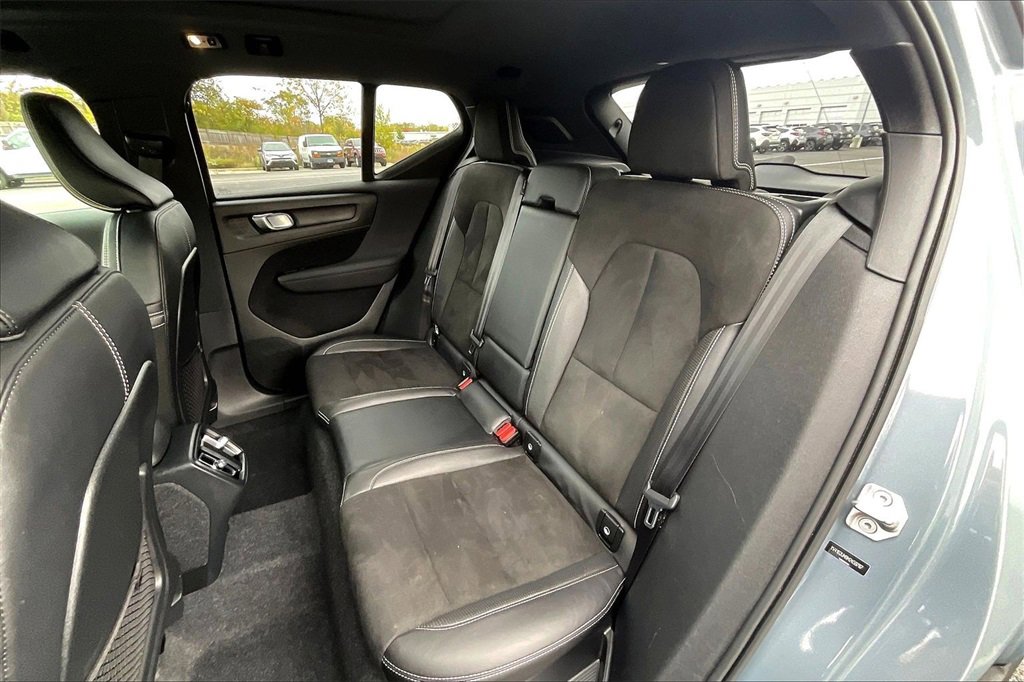 Used 2021 Volvo XC40 T5 R-Design w/ Climate Package image 26
