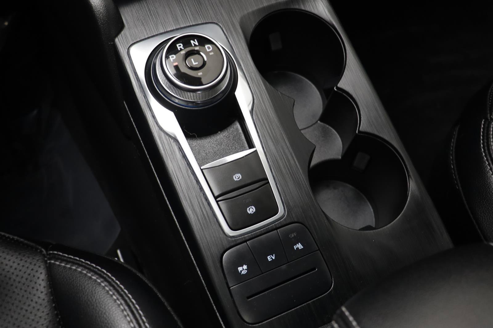 Used 2022 Ford Escape Titanium image 13