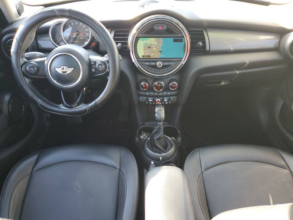 Used 2017 MINI Cooper 4-Door Hardtop image 9