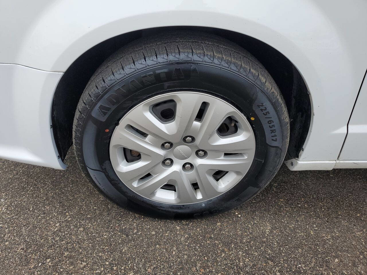 Used 2019 Dodge Grand Caravan SE image 11