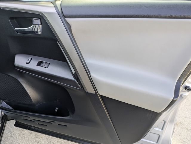 Used 2018 Toyota RAV4 XLE image 33