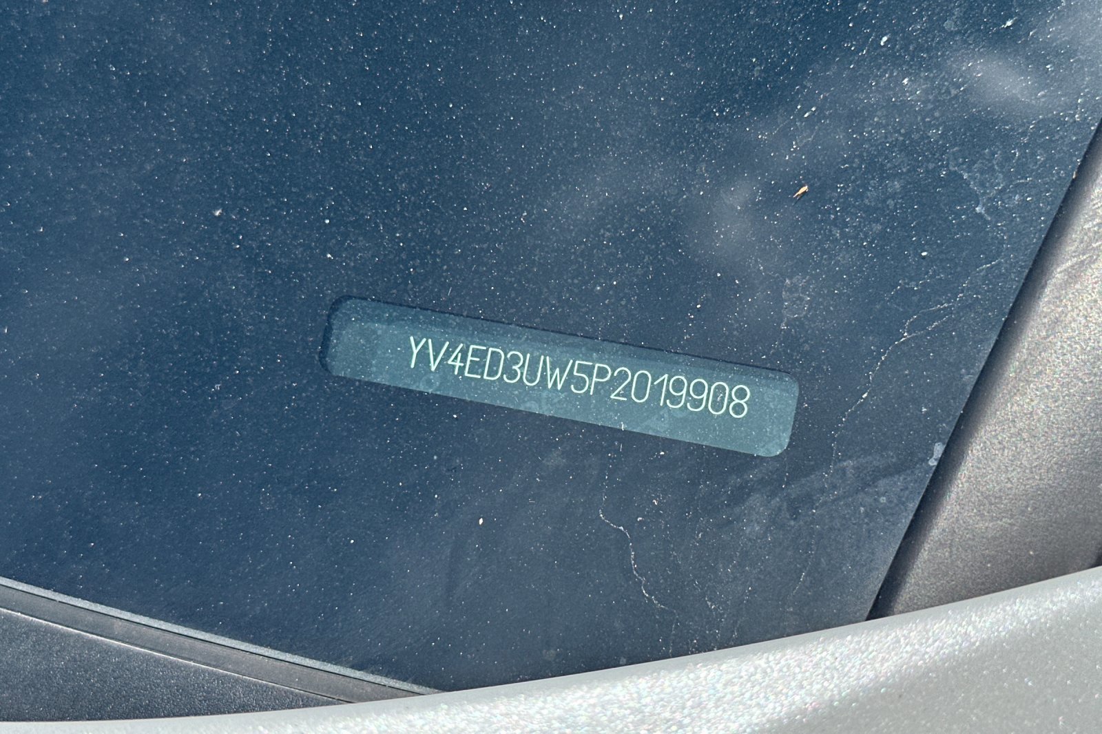 Used 2023 Volvo XC40 Recharge Plus image 3