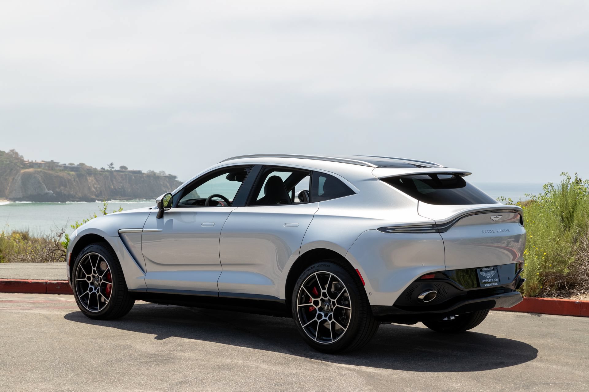 Used 2021 Aston Martin DBX AWD/4WD image 4