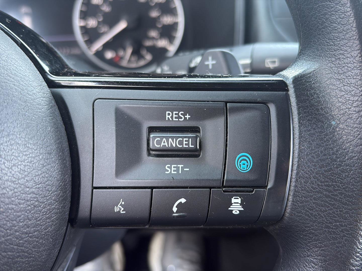 Used 2023 Nissan Rogue SV image 30