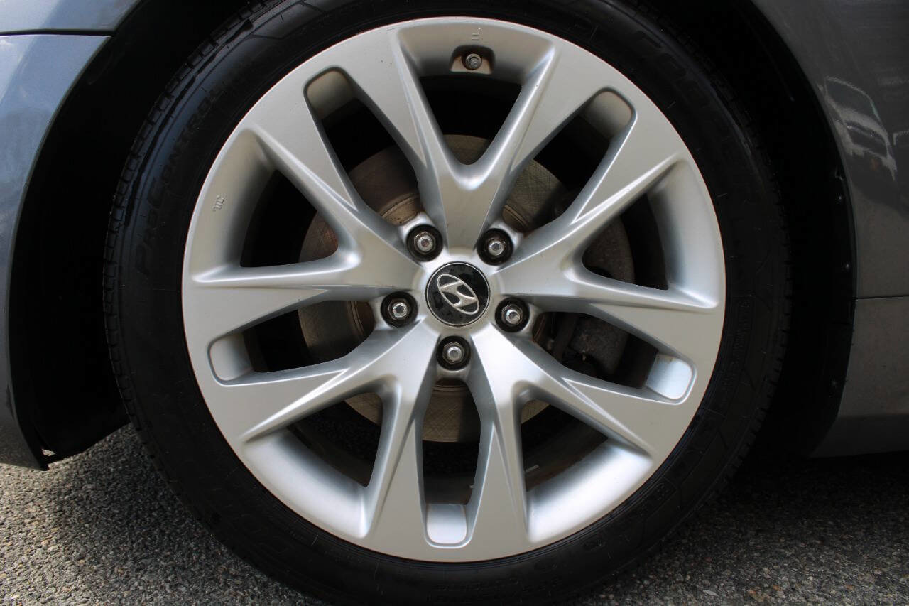 Used 2015 Hyundai Genesis 3.8 RWD image 19
