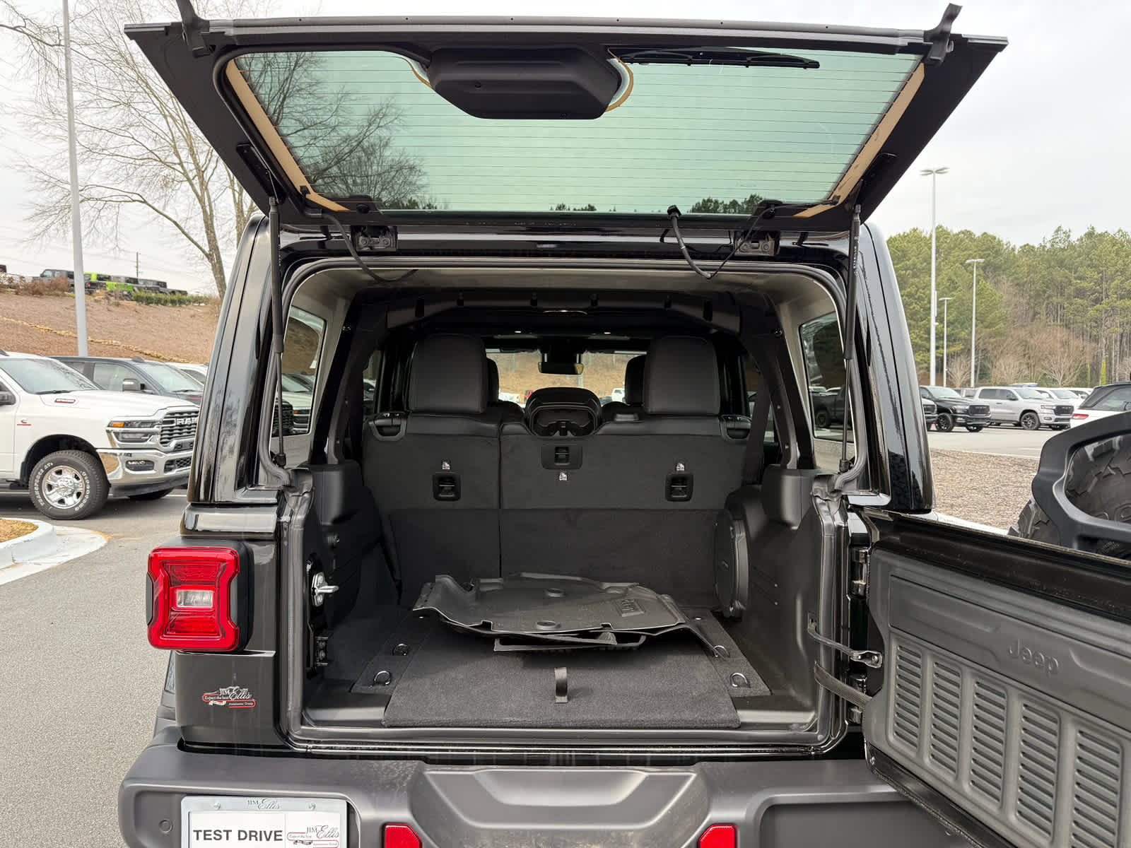 New 2025 Jeep Wrangler Sahara w/ Safety Group image 31