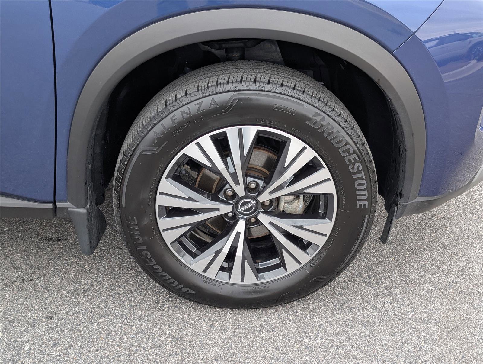 Used 2023 Nissan Rogue SV image 9