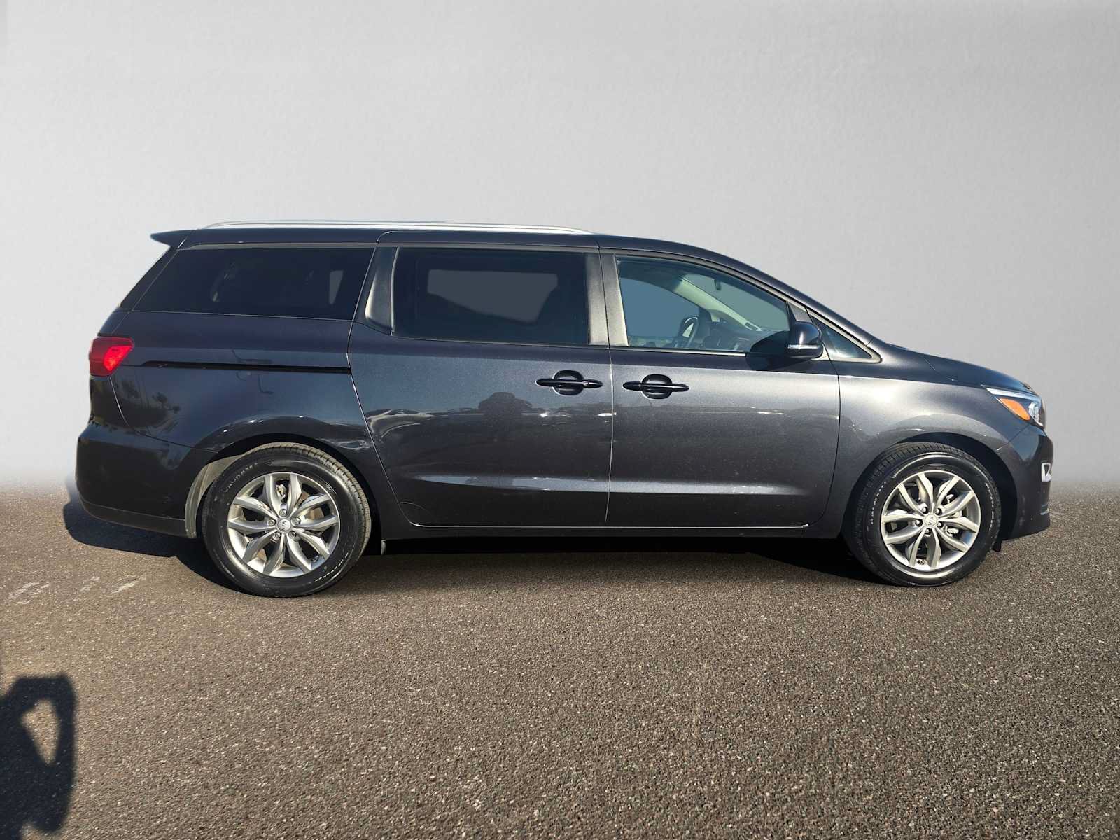 Used 2020 Kia Sedona EX FWD image 2