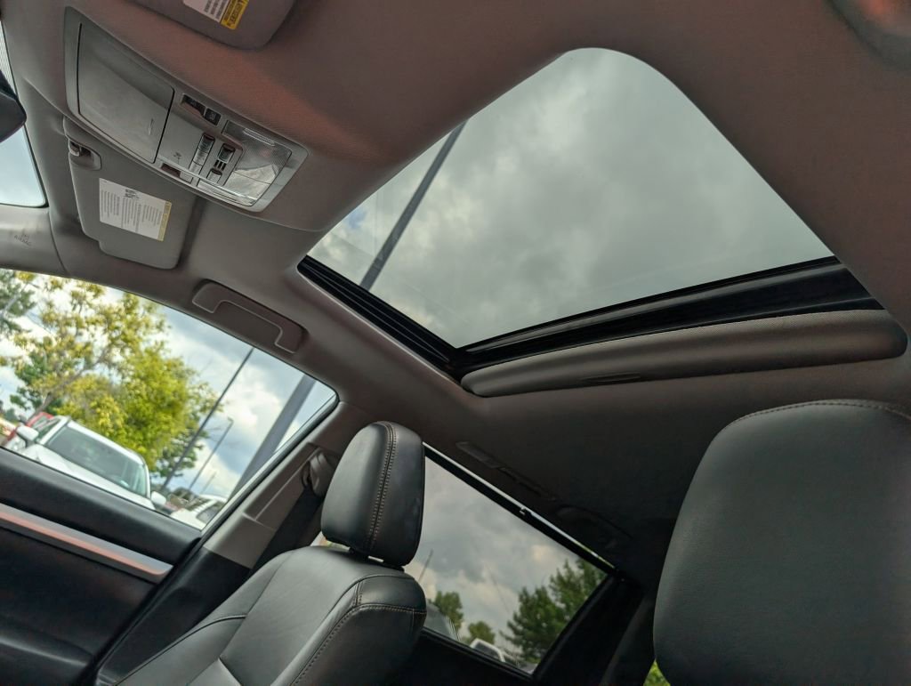 Used 2018 Toyota Highlander XLE image 17