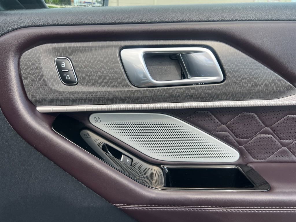 Used 2025 Ford Explorer Platinum w/ LUX Leather Package image 30