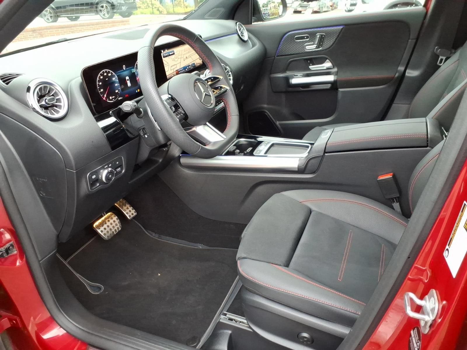 Used 2025 Mercedes-Benz GLA 250 4MATIC image 11