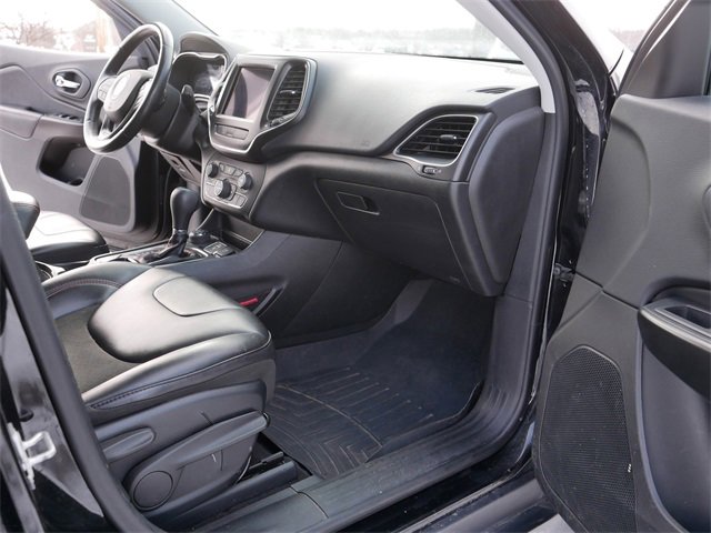 Used 2019 Jeep Cherokee Trailhawk w/ Cold Weather Group image 20