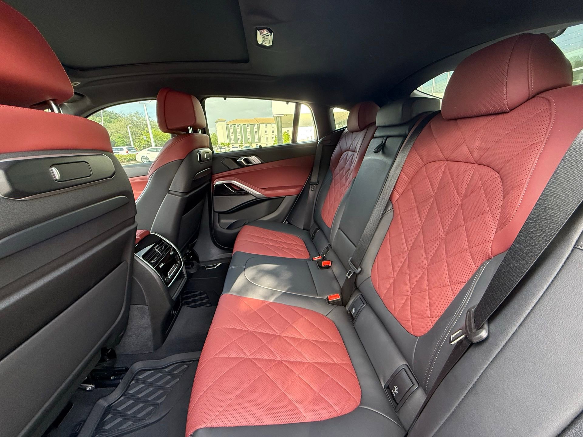 Used 2024 BMW X6 xDrive40i w/ Executive Package image 28