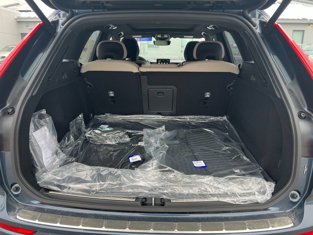 New 2026 Volvo XC60 B5 Plus w/ Protection Package Premier AWD/4WD image 25