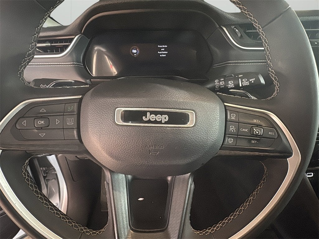 Used 2024 Jeep Grand Cherokee L Laredo image 11