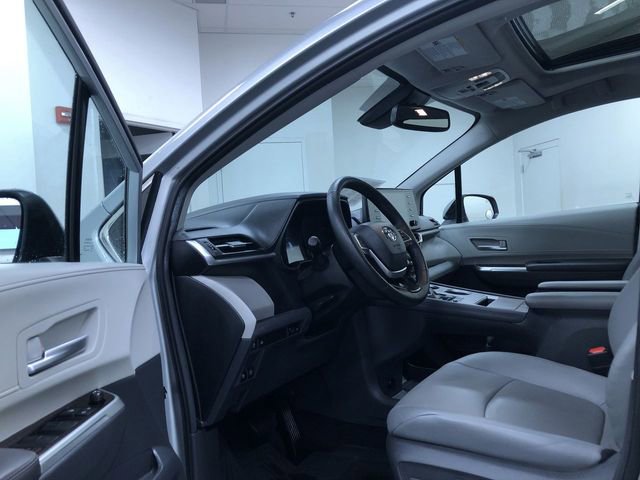 Used 2021 Toyota Sienna XLE image 10