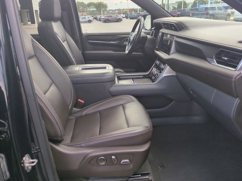 Used 2021 GMC Yukon Denali w/ Denali Premium Package image 24