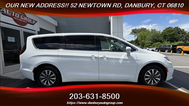 Used 2022 Chrysler Pacifica Touring-L FWD image 6