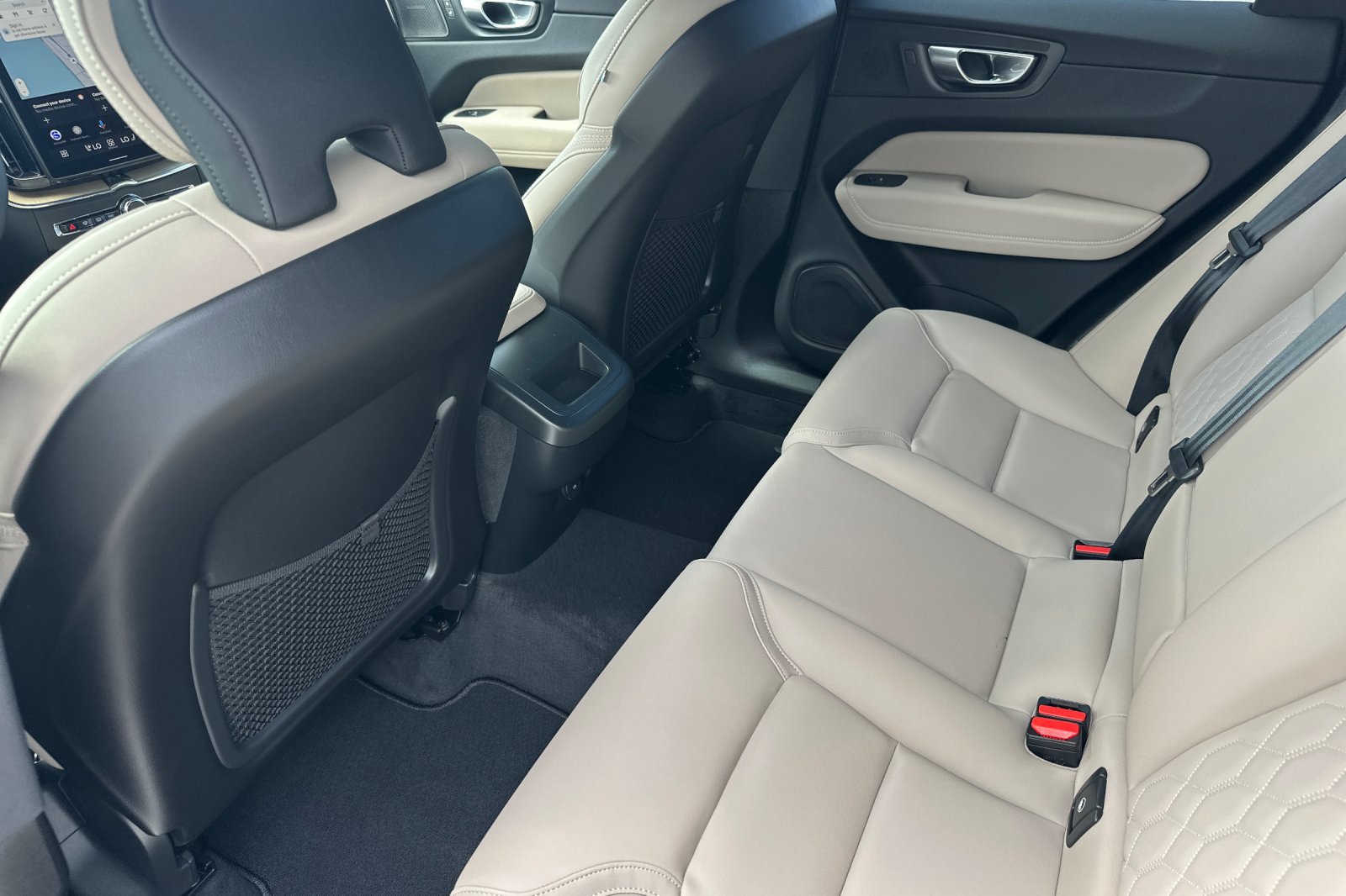 New 2026 Volvo XC60 B5 Plus w/ Protection Package AWD/4WD image 9
