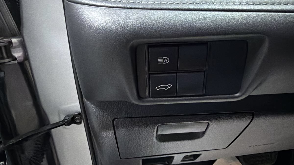 Used 2021 Toyota Highlander LE FWD image 14
