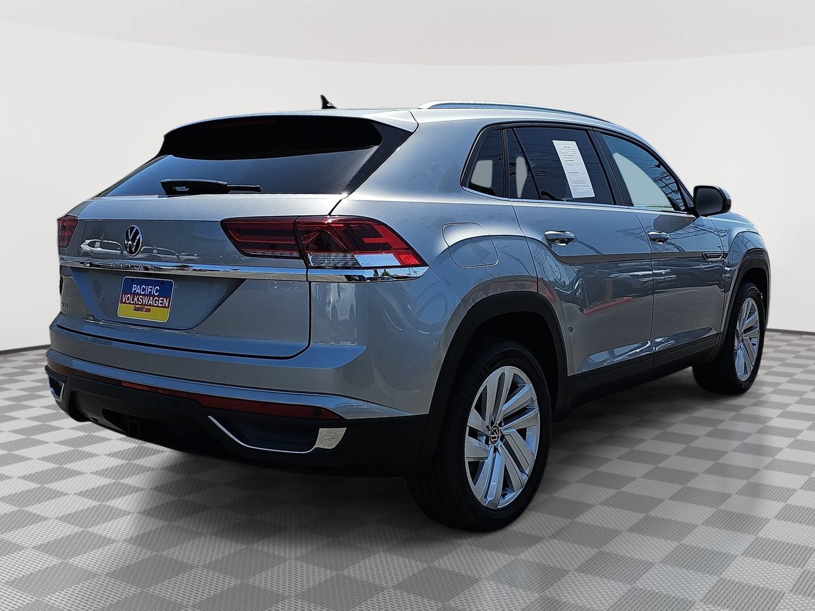 Used 2023 Volkswagen Atlas Cross Sport SE w/ Panoramic Sunroof Package FWD image 5