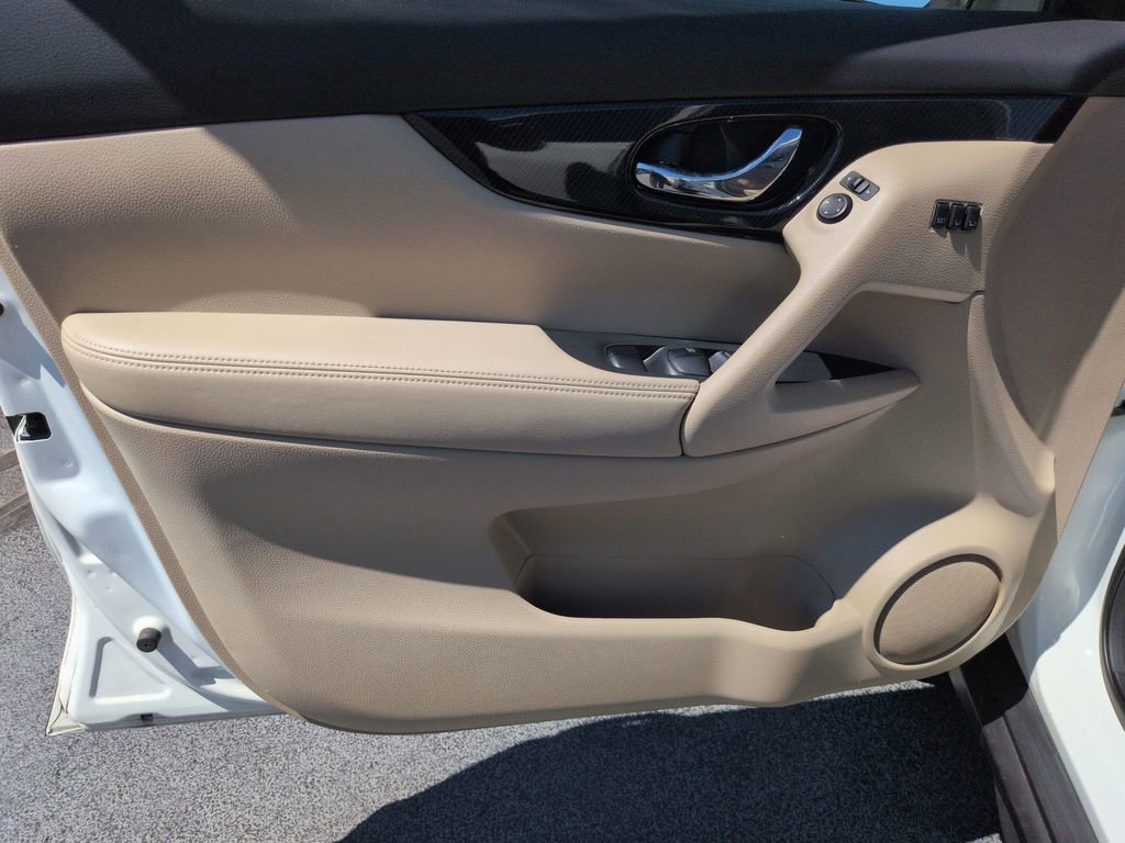 Used 2019 Nissan Rogue SL w/ Premium Package image 10