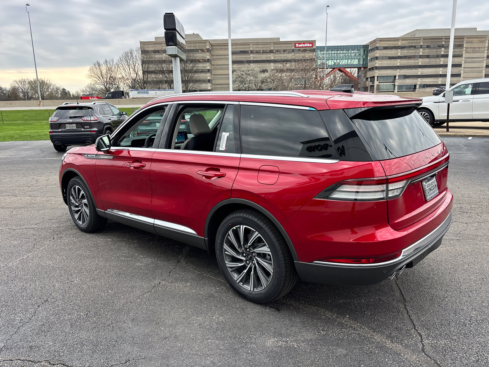 New 2026 Lincoln Aviator AWD image 5